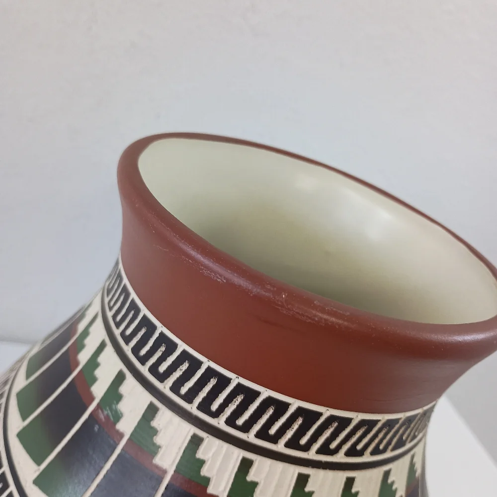 Signed Travis Williams Shoshone-Navajo Pottery - Picture 7 of 11